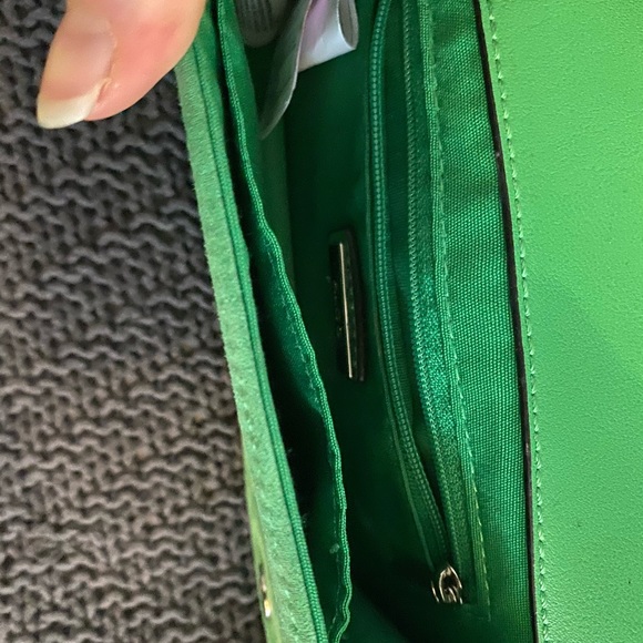 3/20$ Green Aldo clutch - Picture 4 of 5